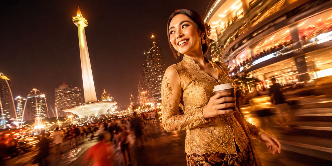 Pemain menikmati hiburan kasino online sambil bersantai dengan kopi